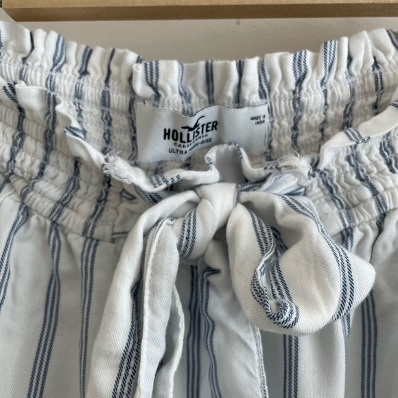 Hollister Blue and White Paper Bag Shorts - Picture 3 of 5
